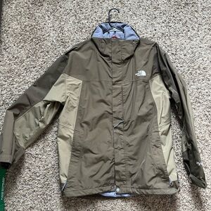 The North Face Men's Olive hyvent shell jacket